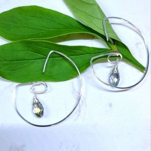 Silver tone wire handmade earrings with faceted crystal